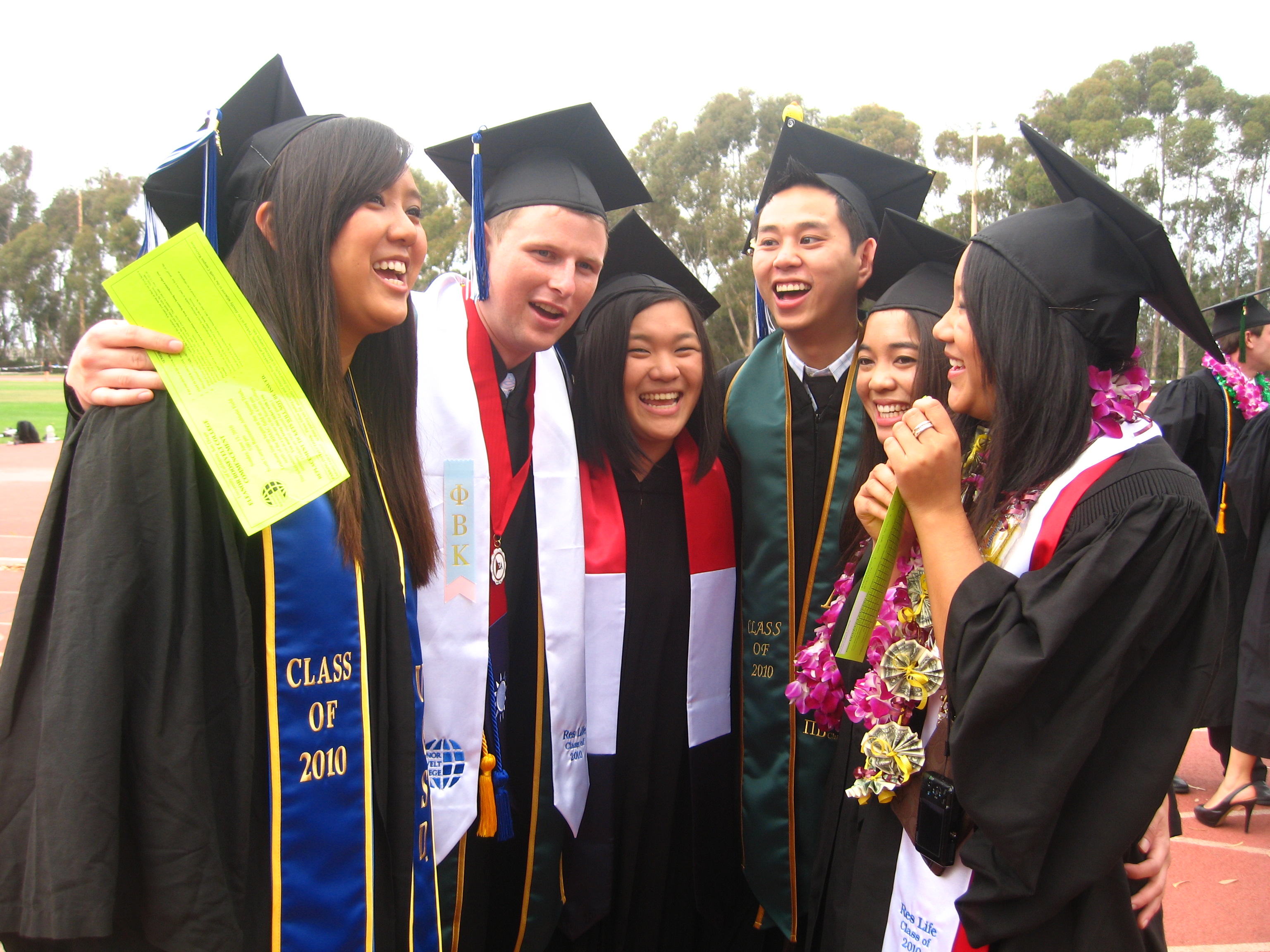 commencement10_friends 